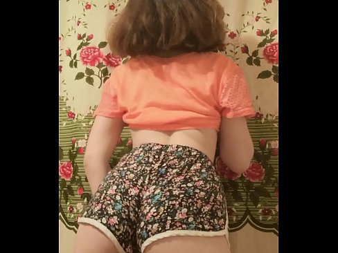 ❤️ Kynþokkafull ung stúlka klæðir sig í stuttbuxurnar á myndavélinni ❤️❌ Klám á is.porn-evooli.ru ❌❤